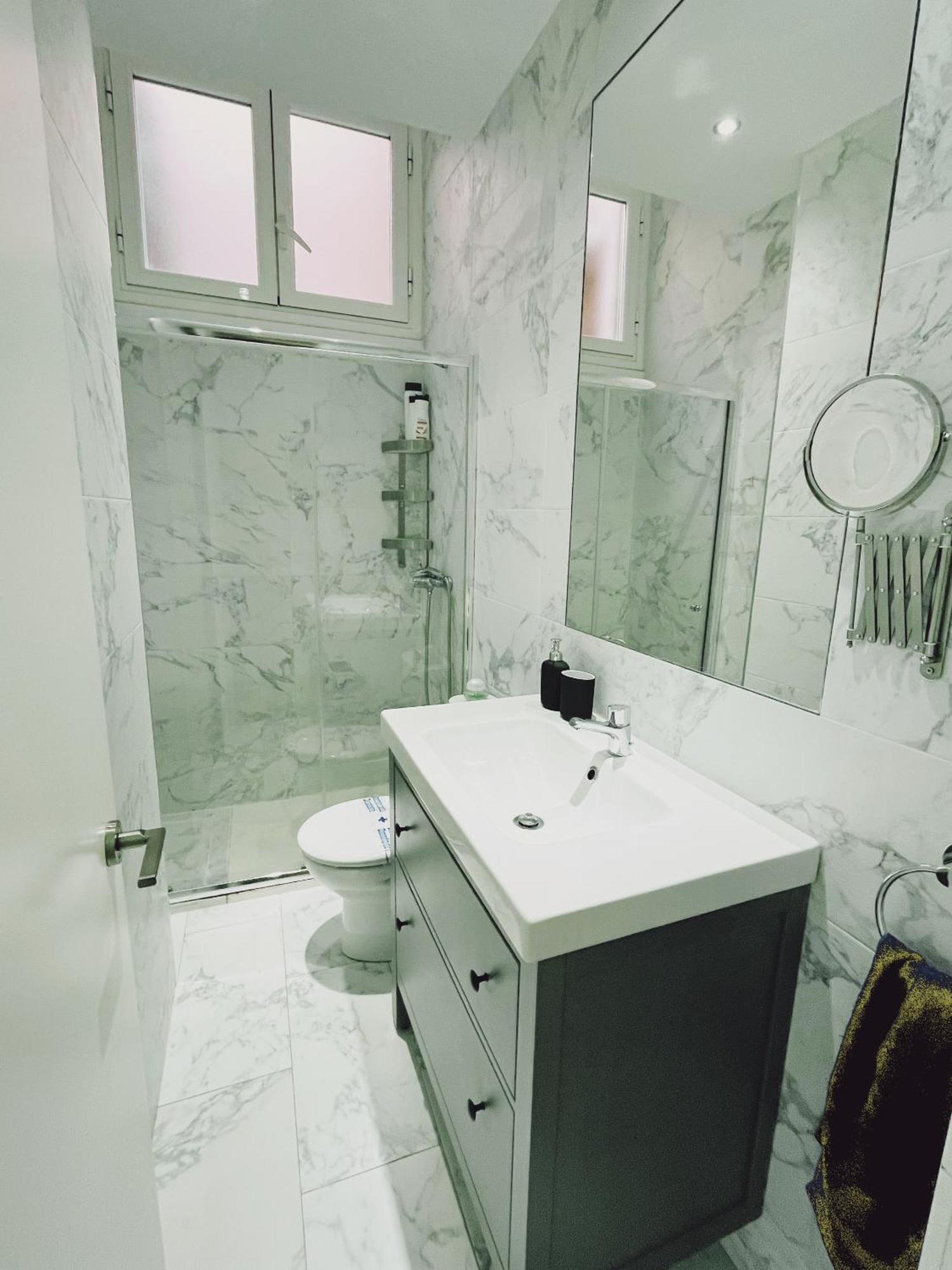 Dplace To Be - Amazing Apartments In Historic Center 마드리드 객실 사진