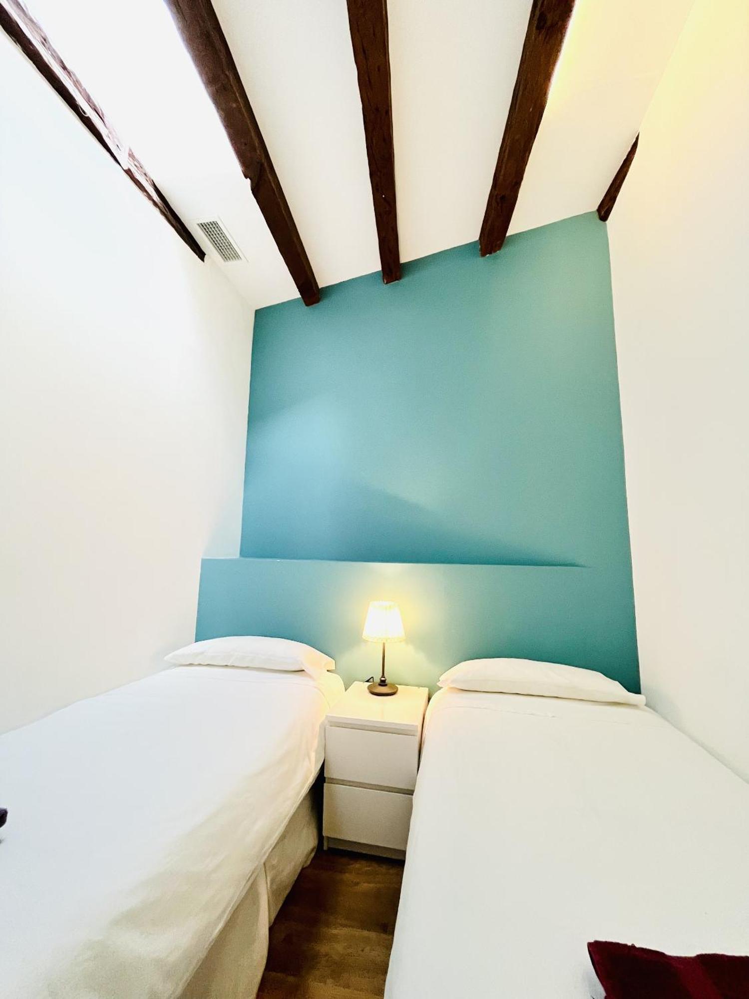 Dplace To Be - Amazing Apartments In Historic Center 마드리드 객실 사진